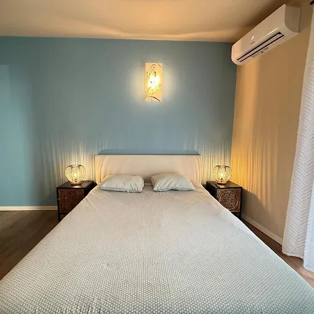 Apartamento In Citta Con Giardino E Piscina Privati