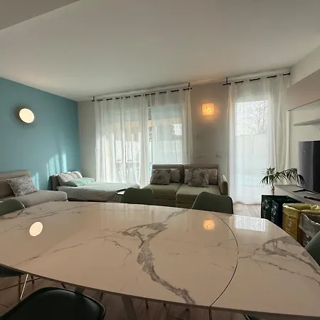 In Citta Con Giardino E Piscina Privati Apartamento *
