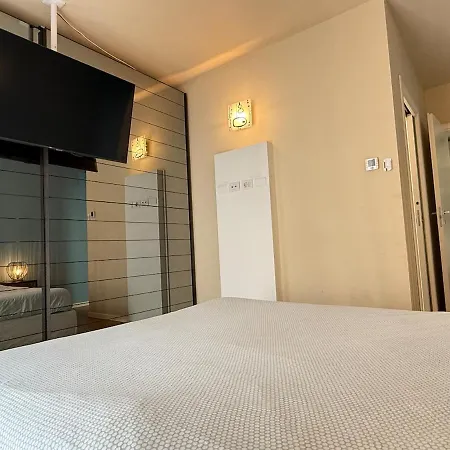 In Citta Con Giardino E Piscina Privati Appartamento *