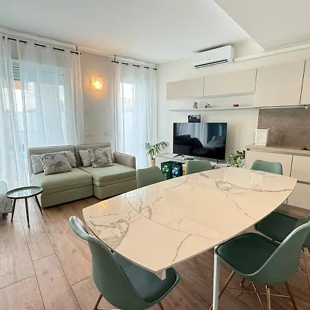 In Citta Con Giardino E Piscina Privati Apartamento